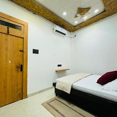 Aura Homestay Waranasi Zewnętrze zdjęcie