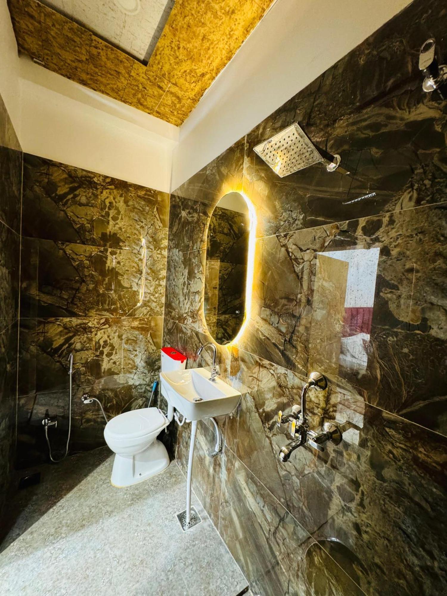 Aura Homestay Waranasi Zewnętrze zdjęcie